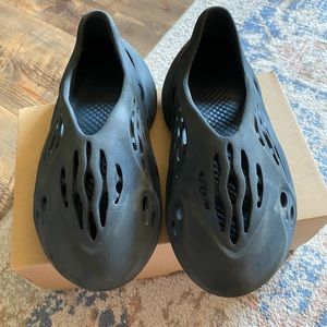 Yeezy foam runner navy blue